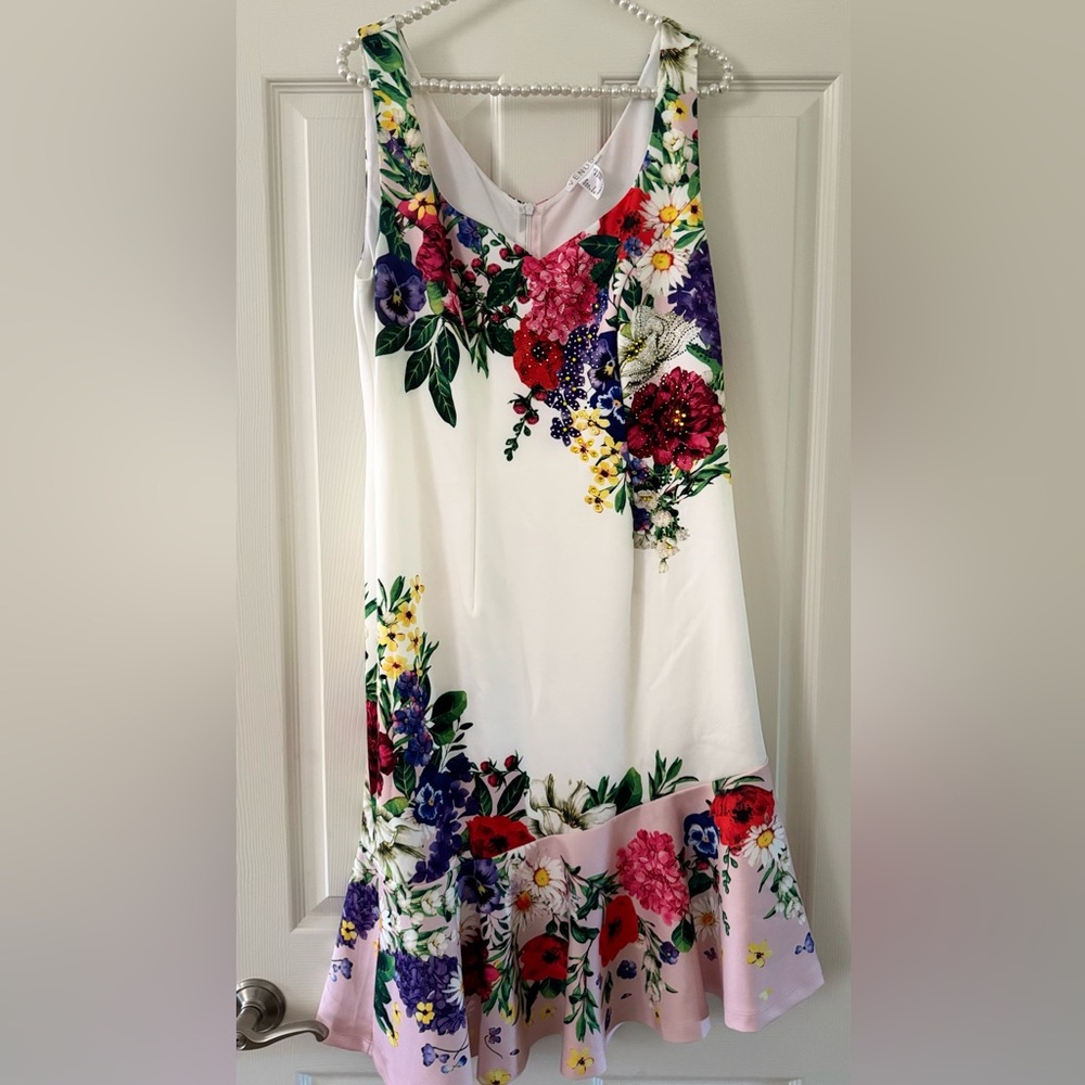 NEW. Beautiful Floral Dress